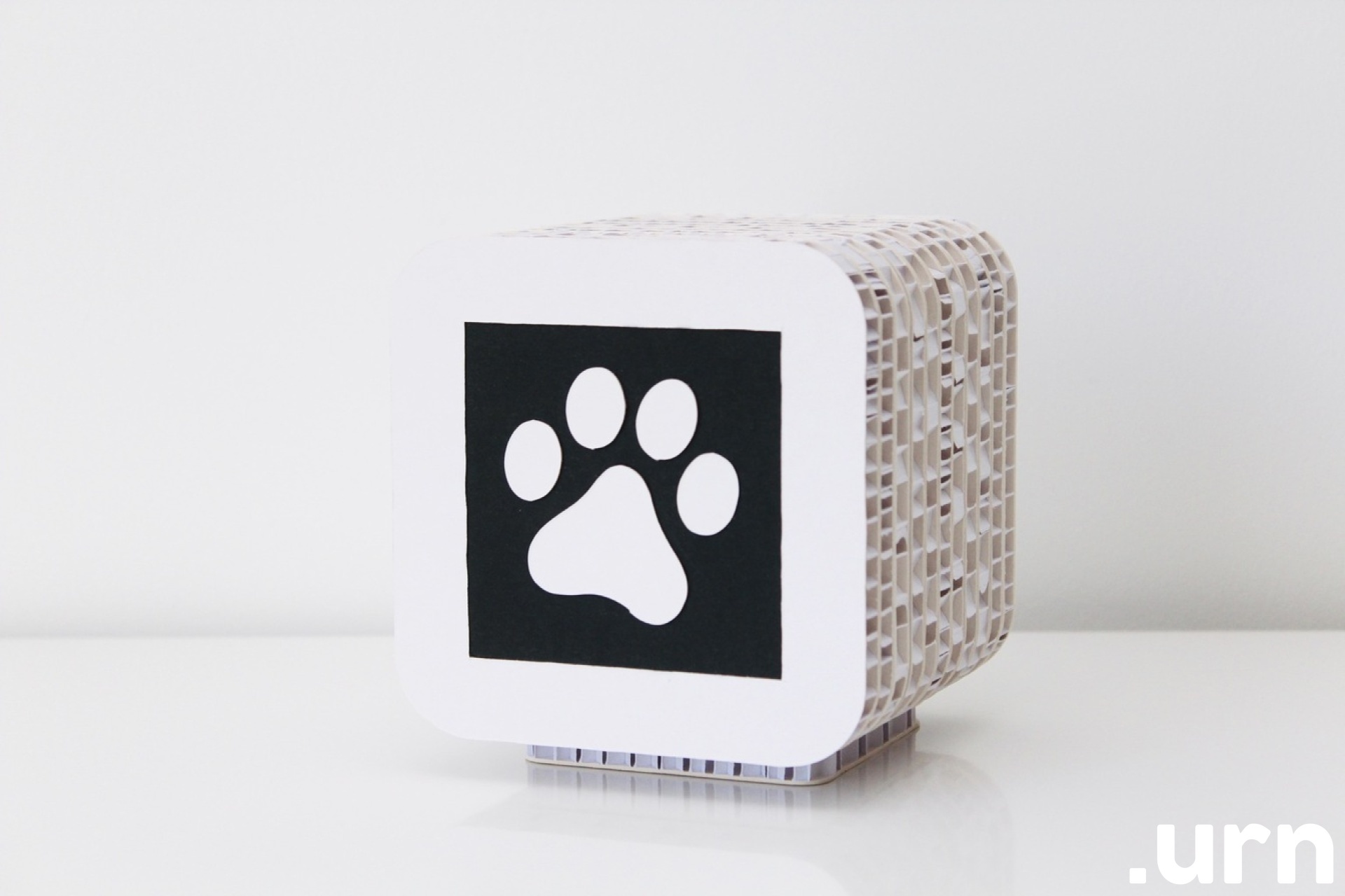 lemmiklooma urn apollo 3.JPG