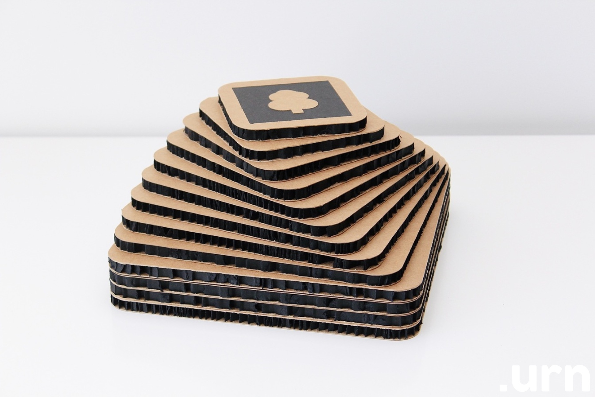 lemmiklooma urn vesta 1.JPG