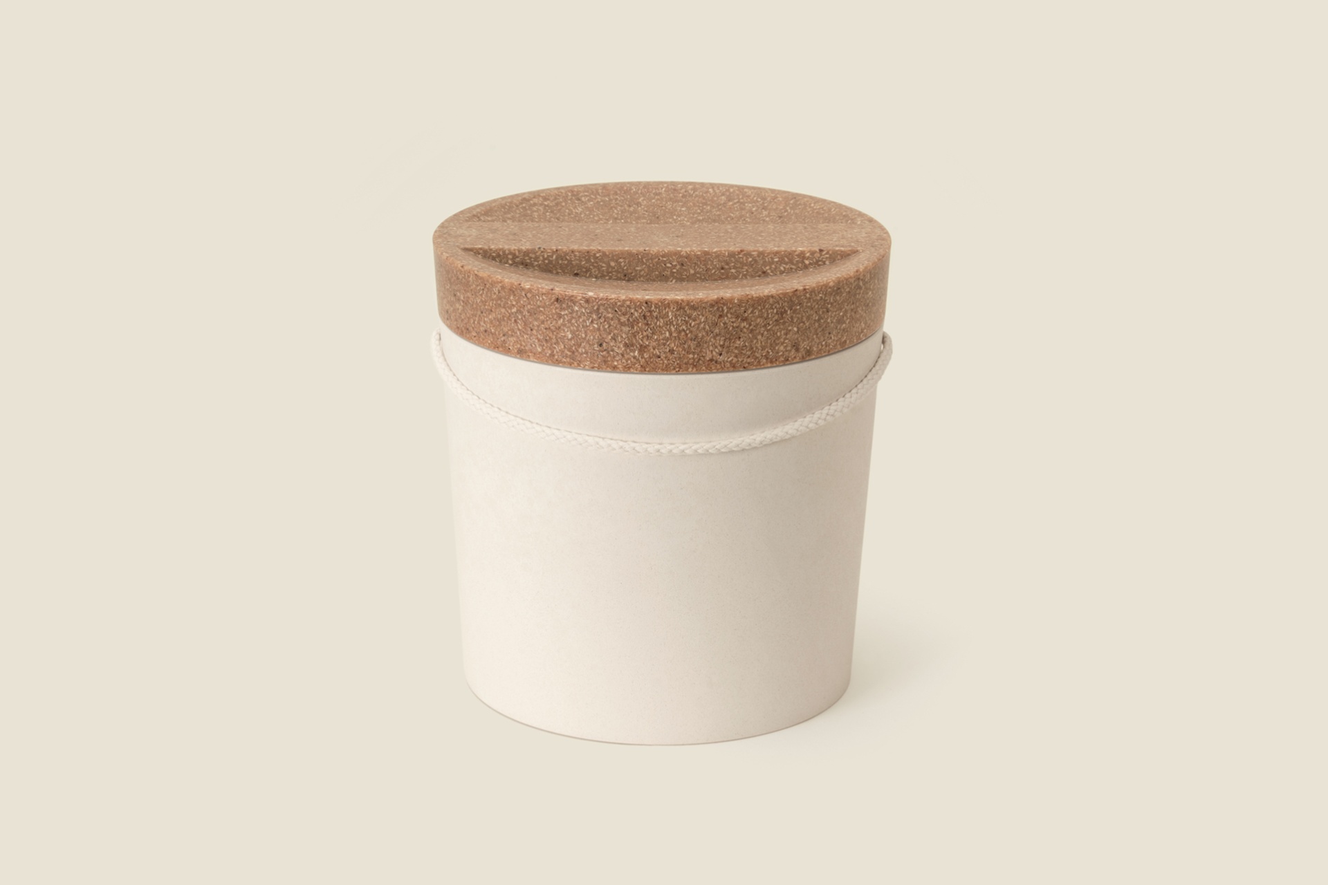 Naturn-Kaarna_urn_white_natural_lid_s1.jpg