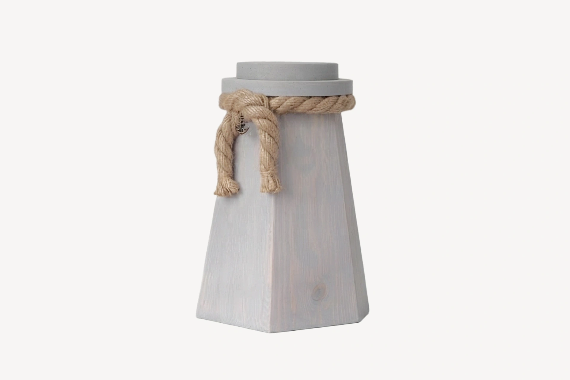 hall-majakas-männipuust-urn.webp
