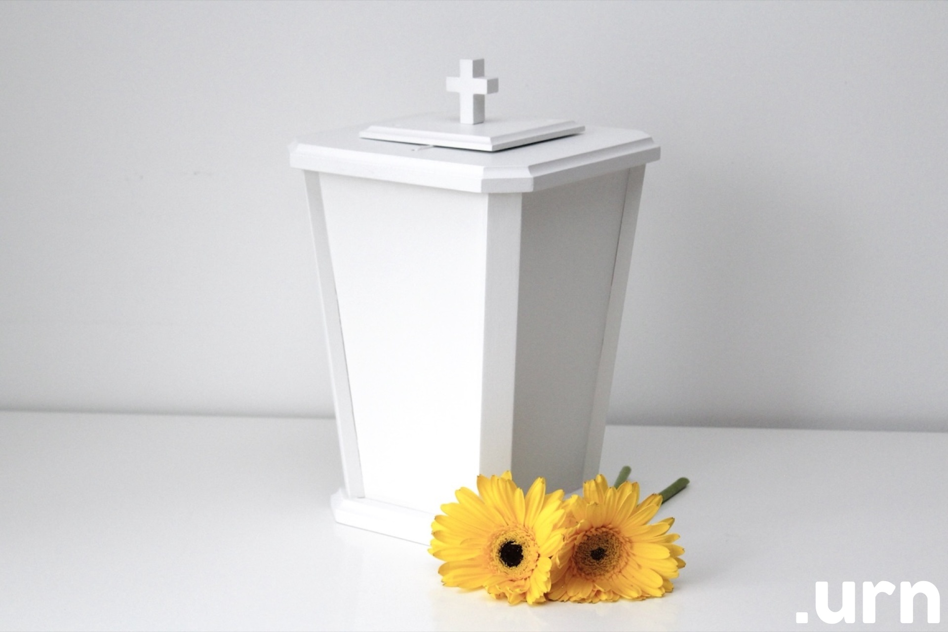 0027 valge männipuidust tuhaurn.JPG