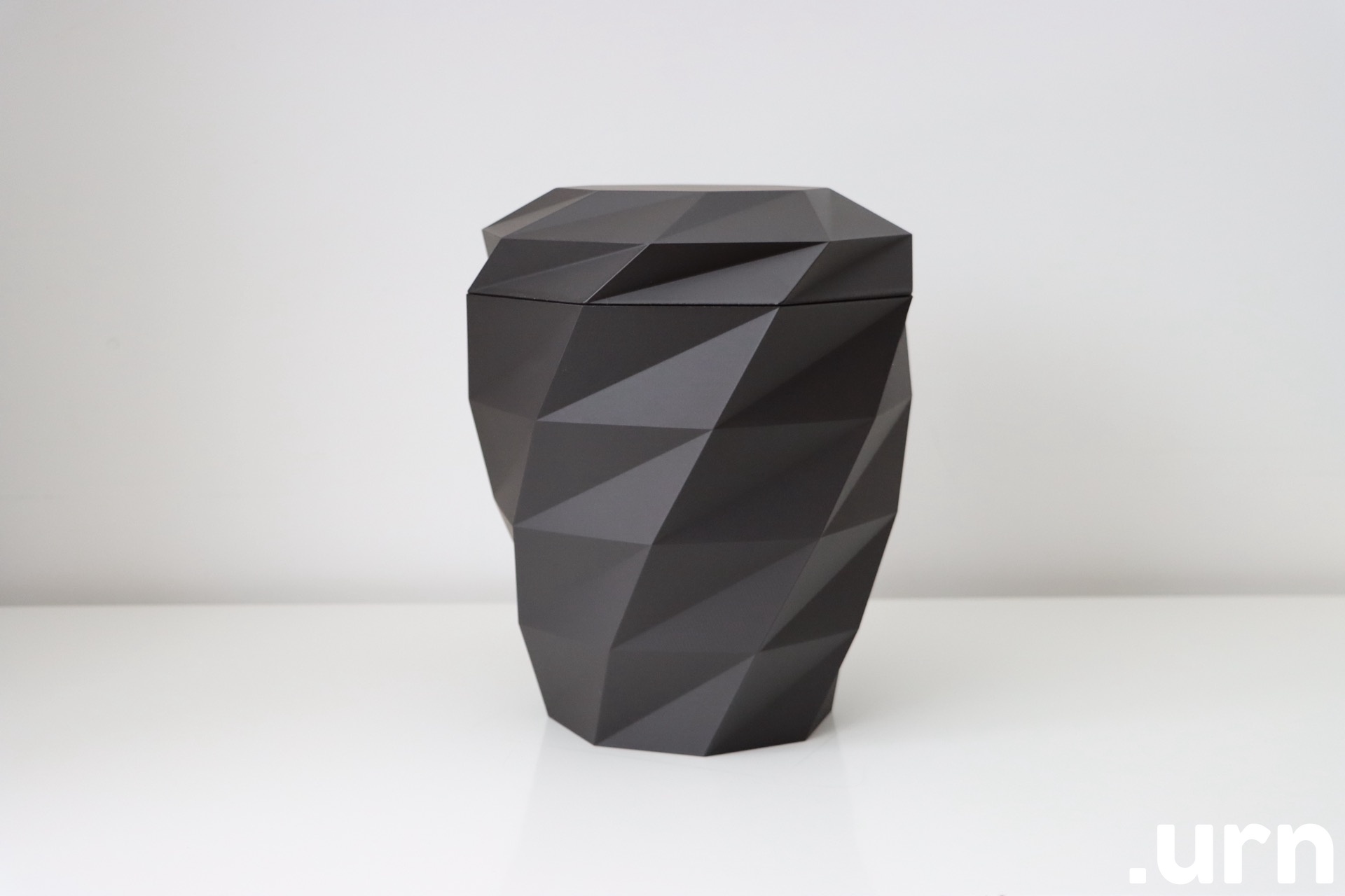  Biolagunev urn Polygon must 0155