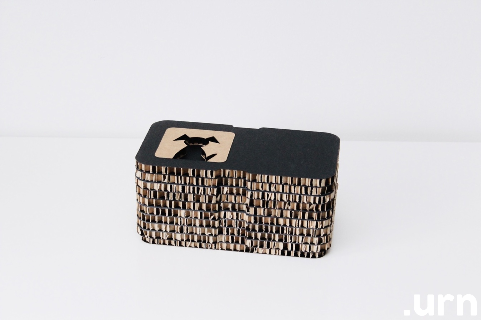 Lemmiklooma urn BASIC 1 Must Koer