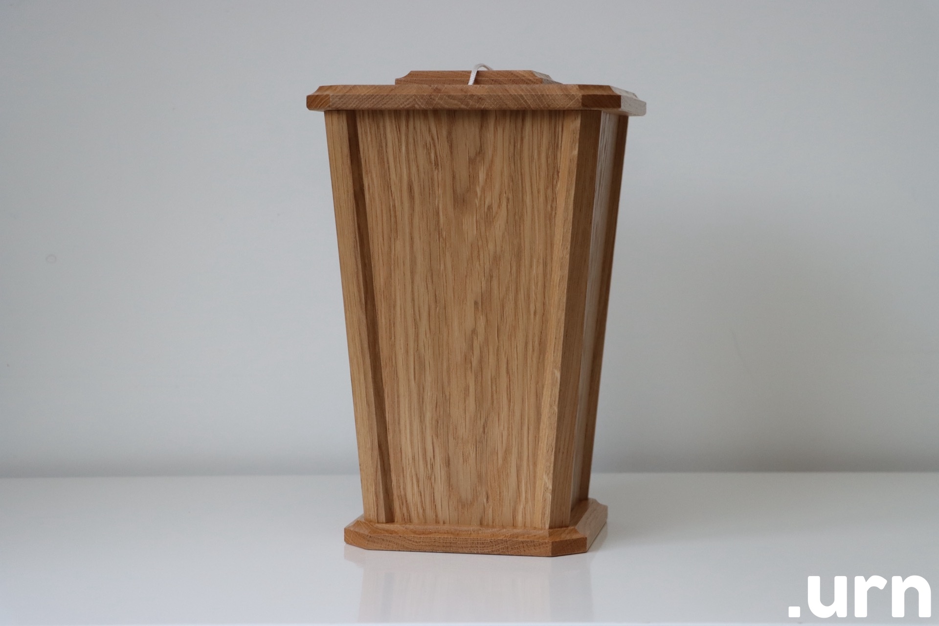 Tammepuidust Urn 0128