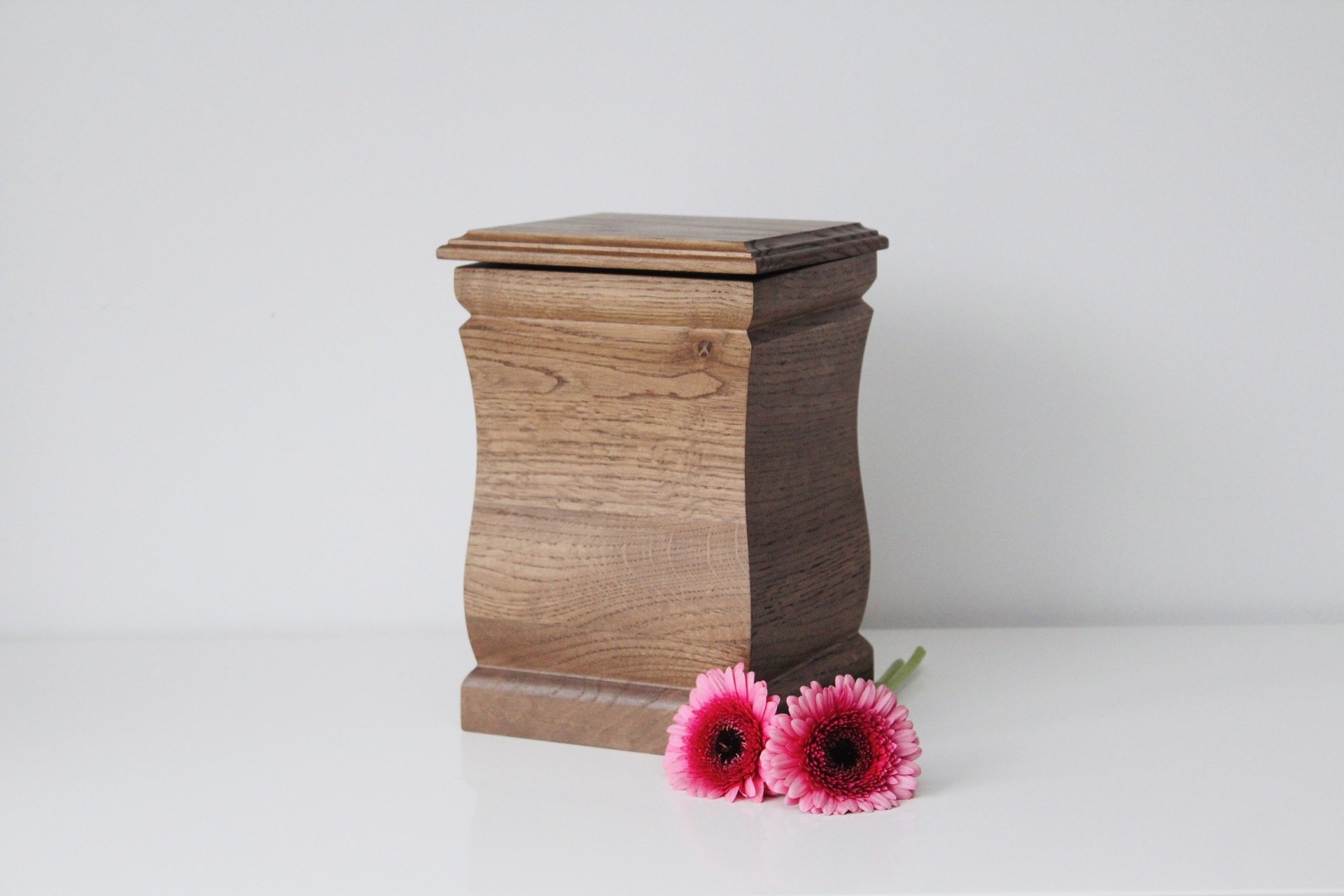 Tammepuidust Urn Tume 0054