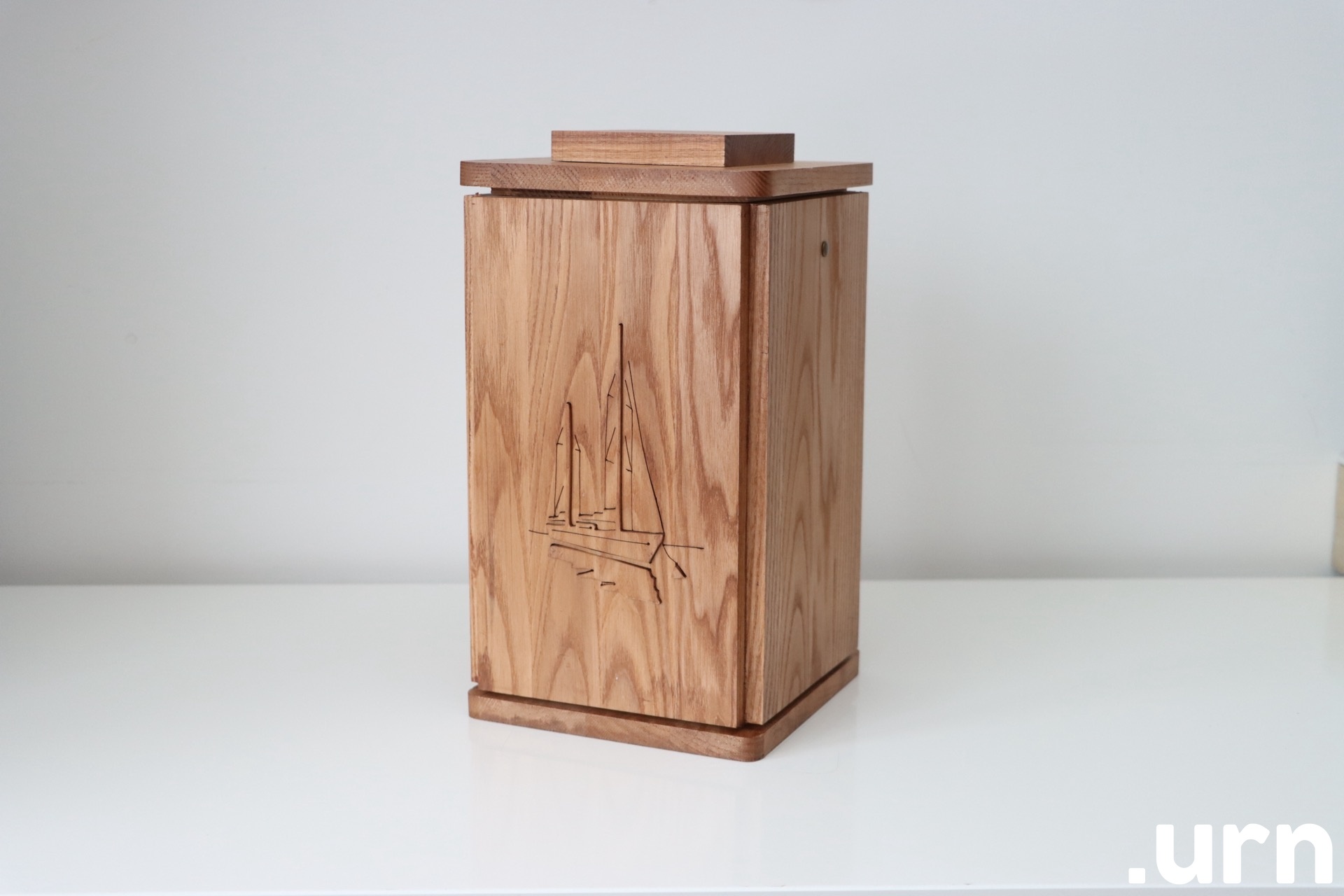 Tammepuidust Urn Purjekas 0167