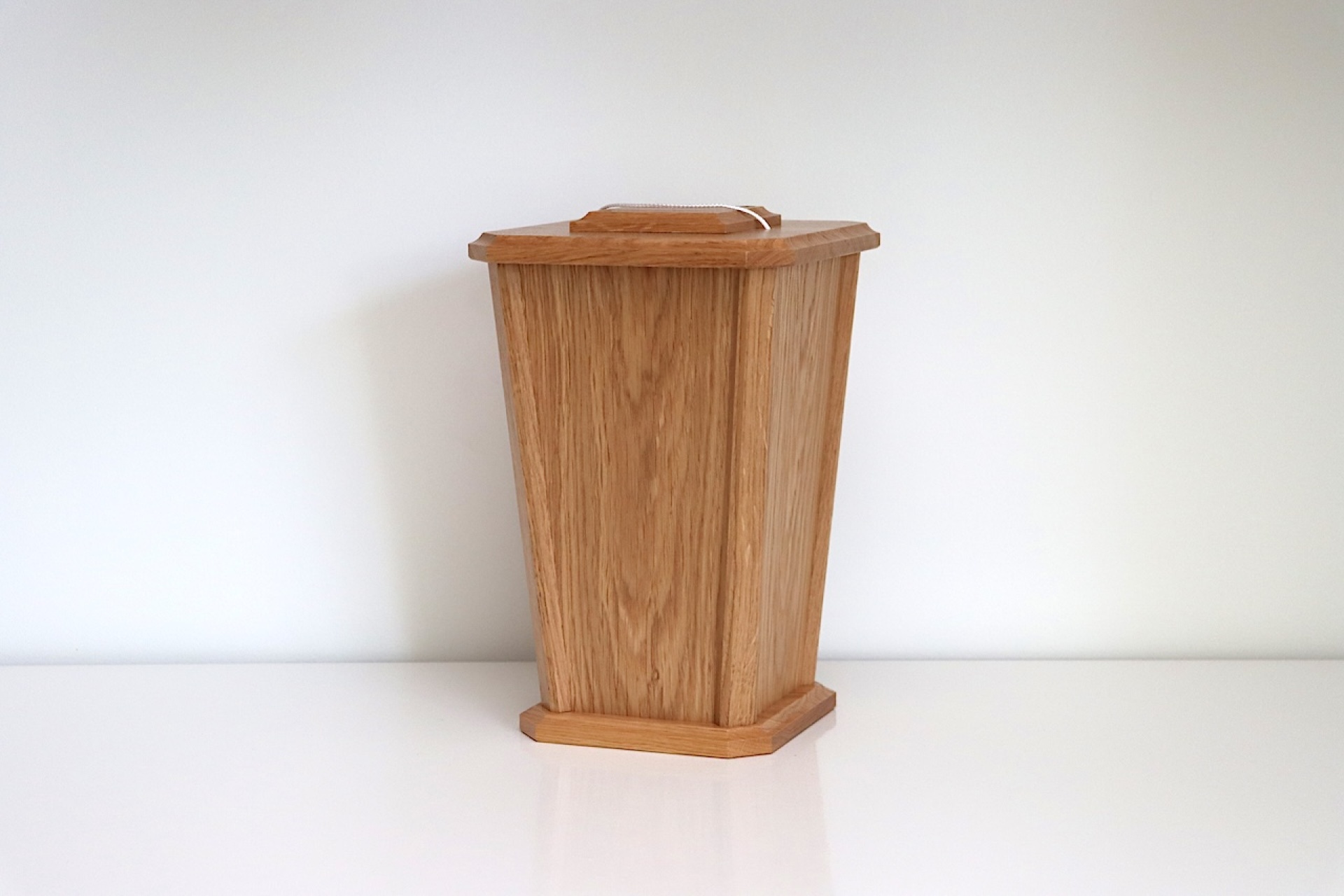 Tammepuidust Urn 0128