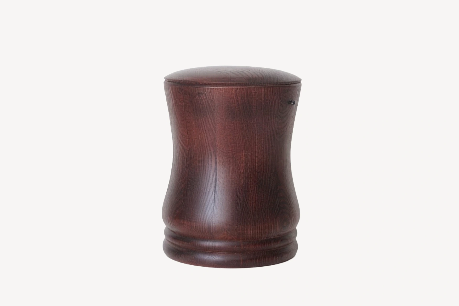 Punakaspruun Männipuidust Urn 0110