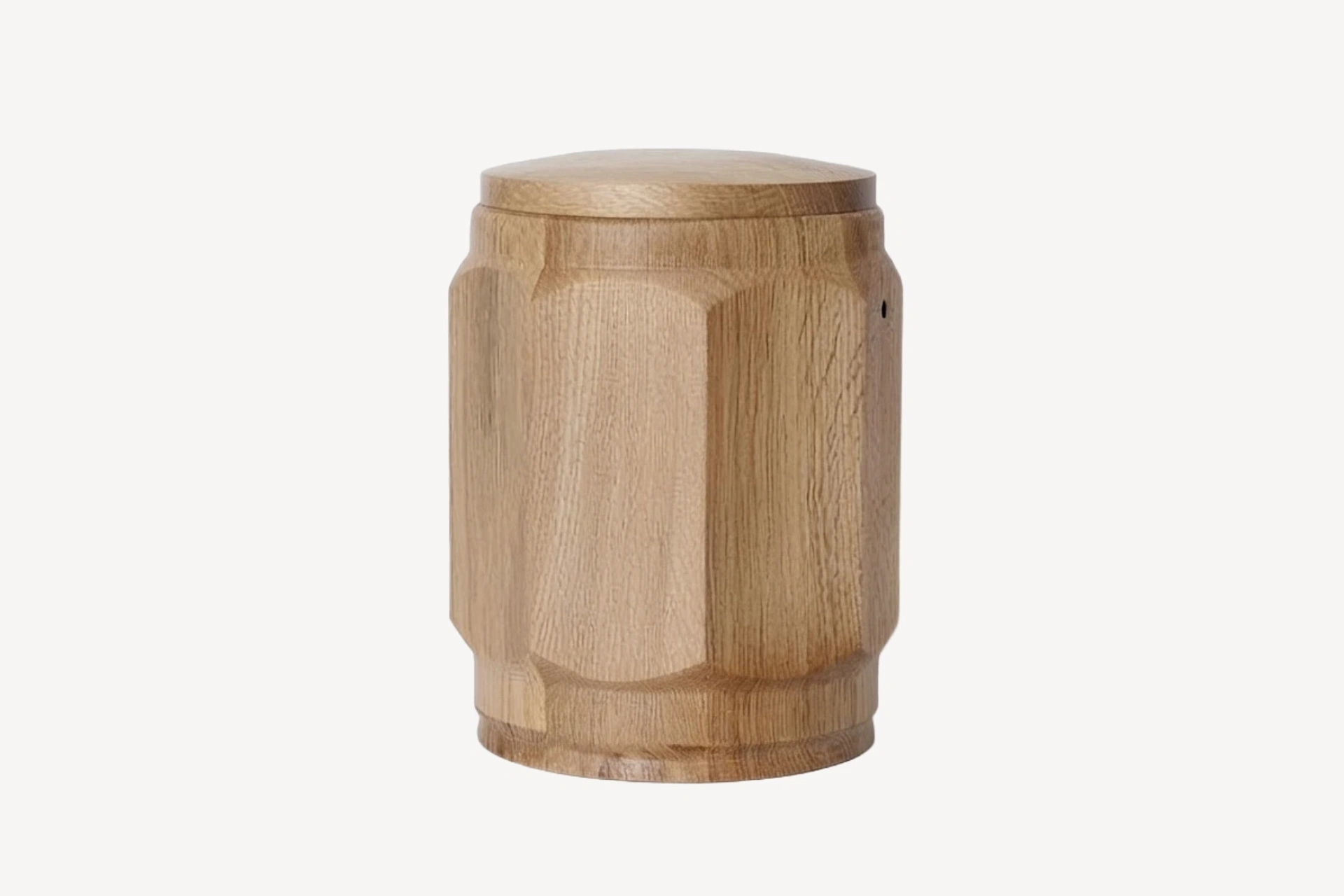 Tammepuidust Urn 0094