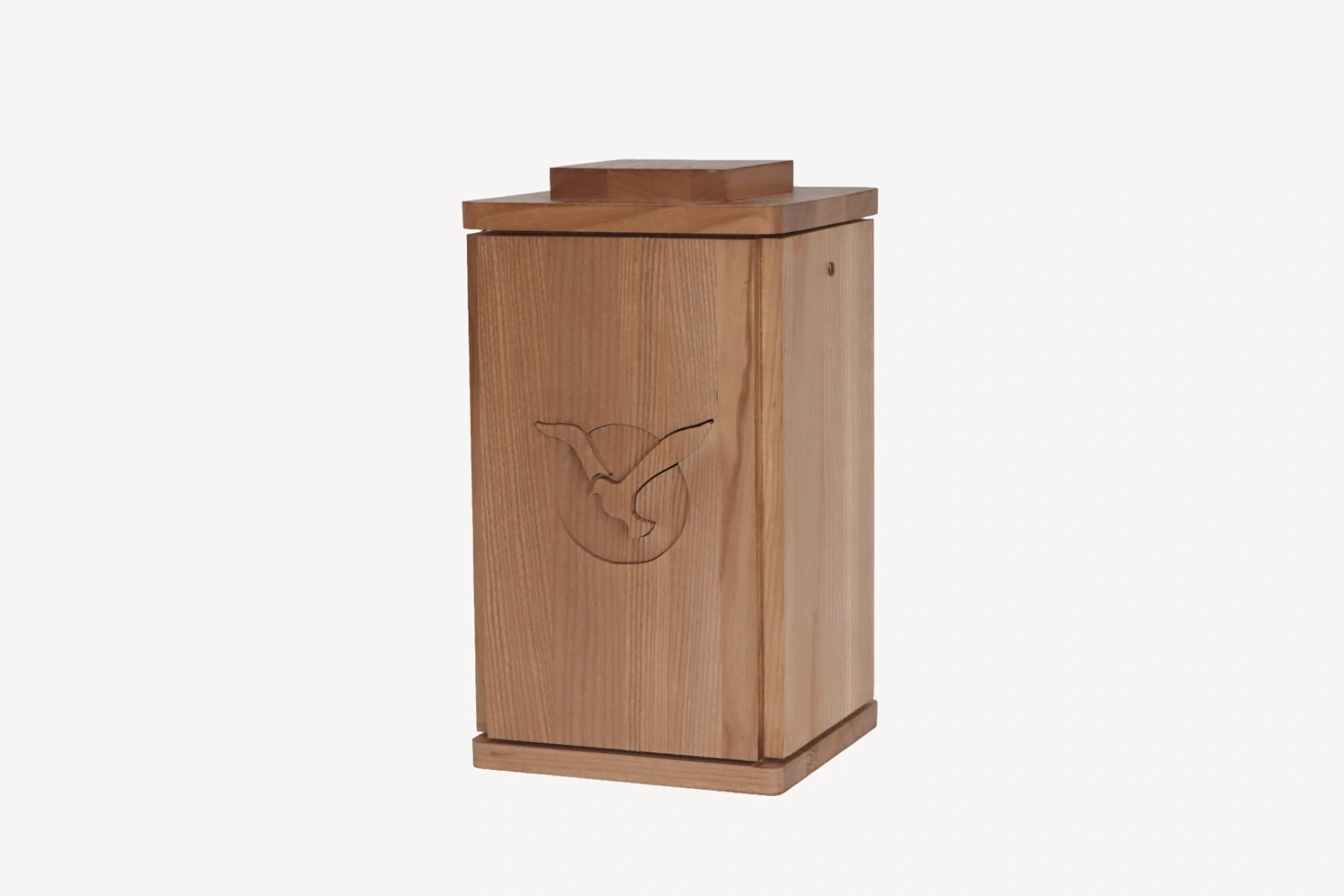 Tammepuidust Urn Linnuga 0125