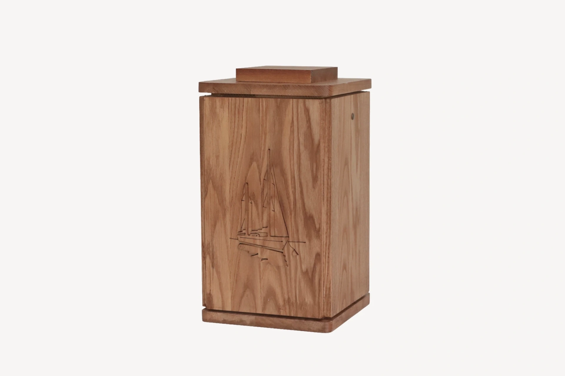 Tammepuidust Urn Purjekas 0167