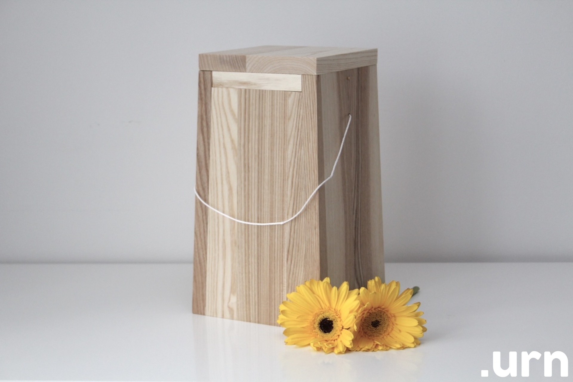 Saarepuidust Urn Nordic 0061