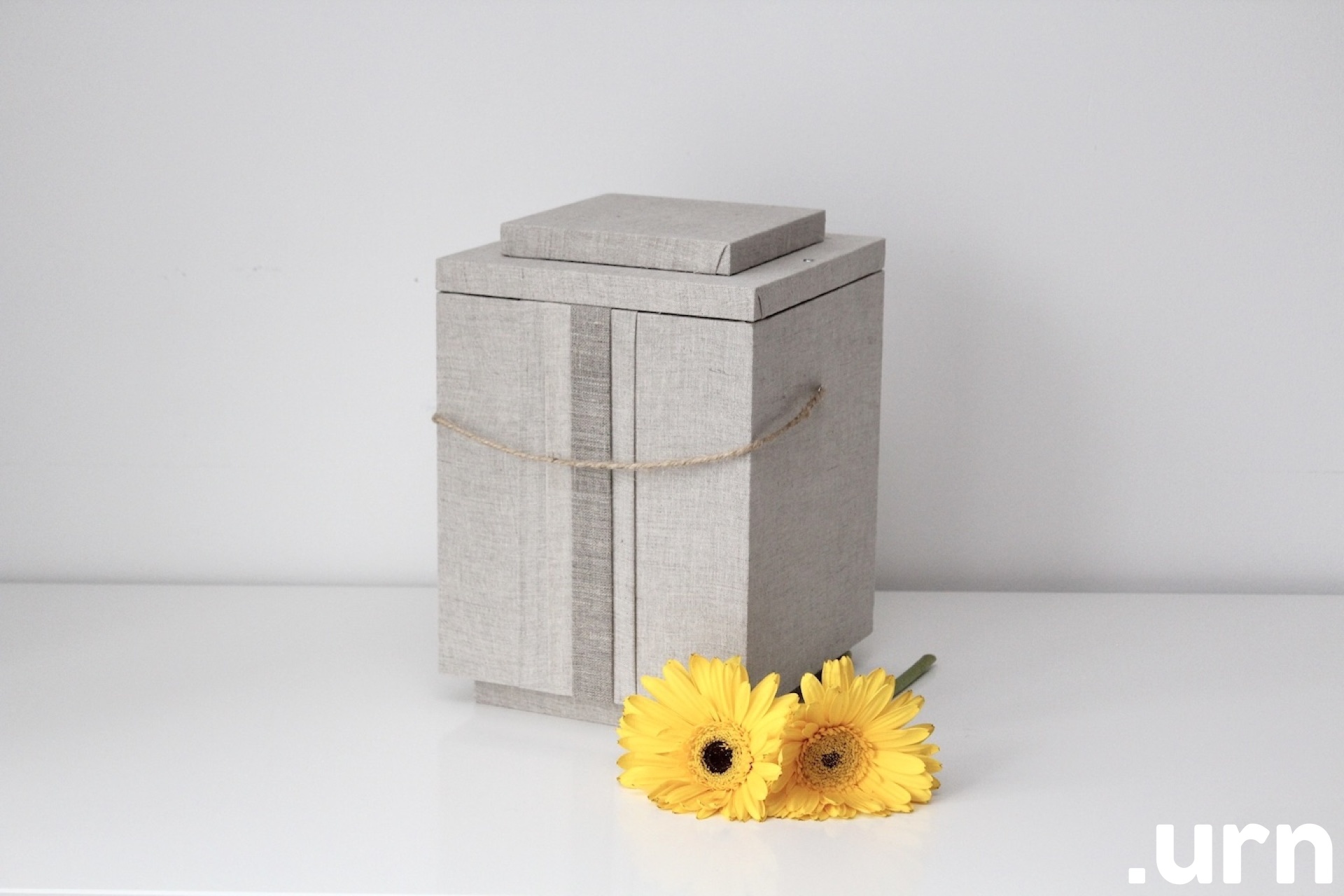 Linane urn halli dekooriga