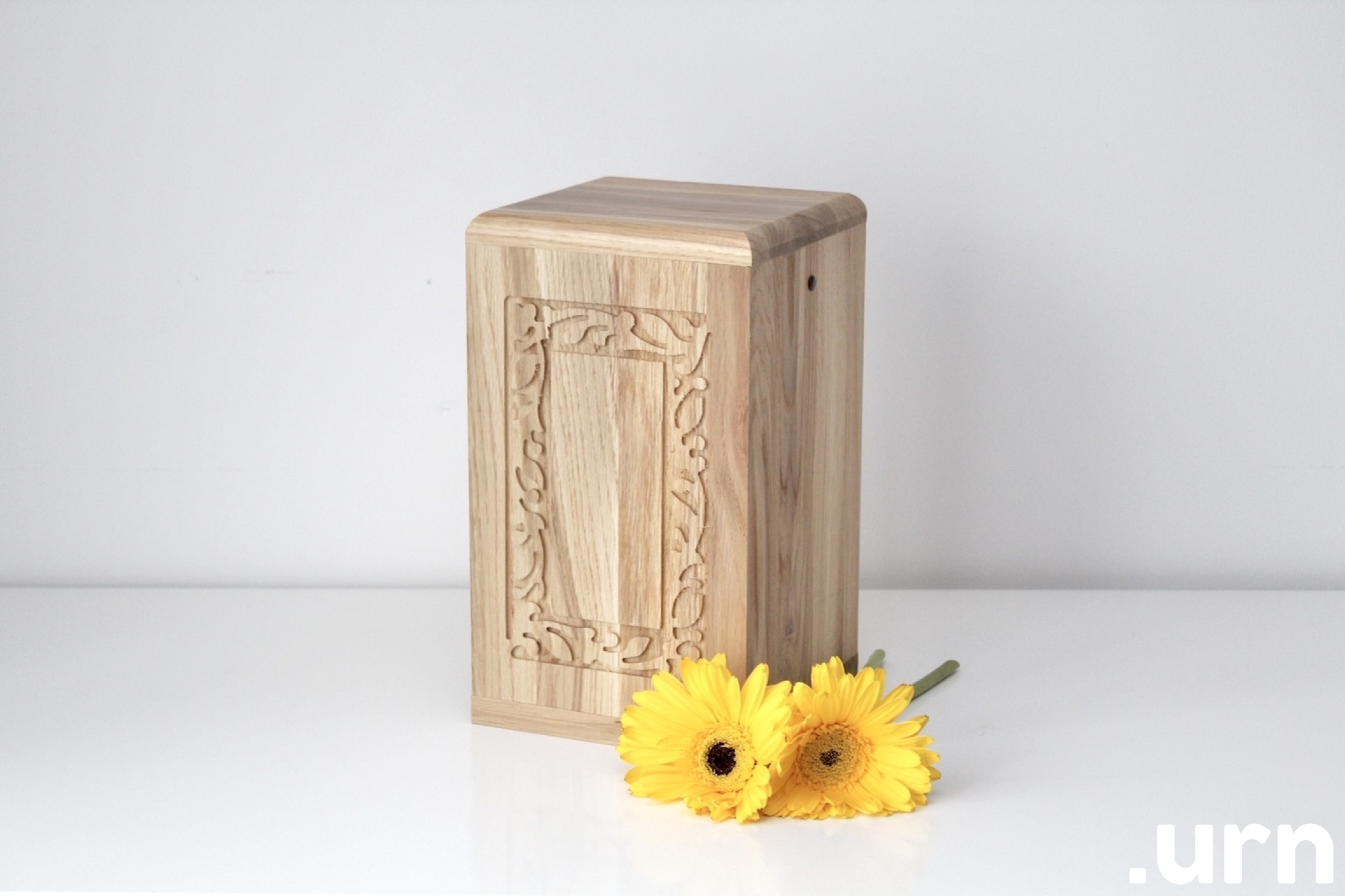 Pool Graveeritud Tammeurn Hele 0053