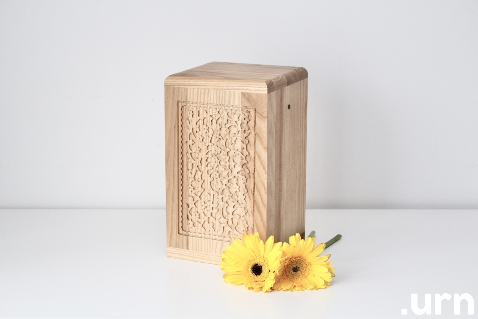 Täis Graveeritud Tammeurn Hele 0051