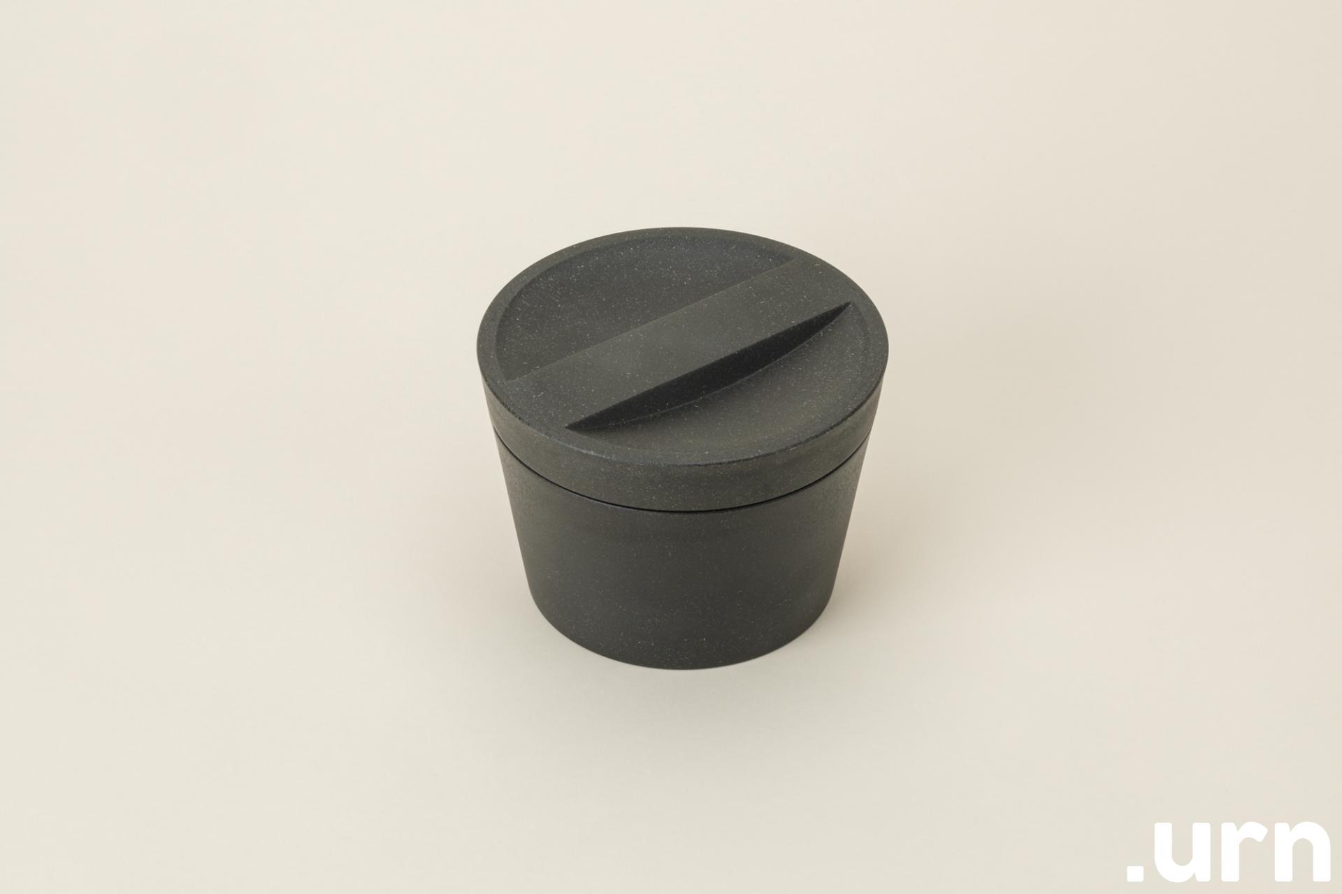 Naturn-Riite_pet_urn_black-5dl.jpg