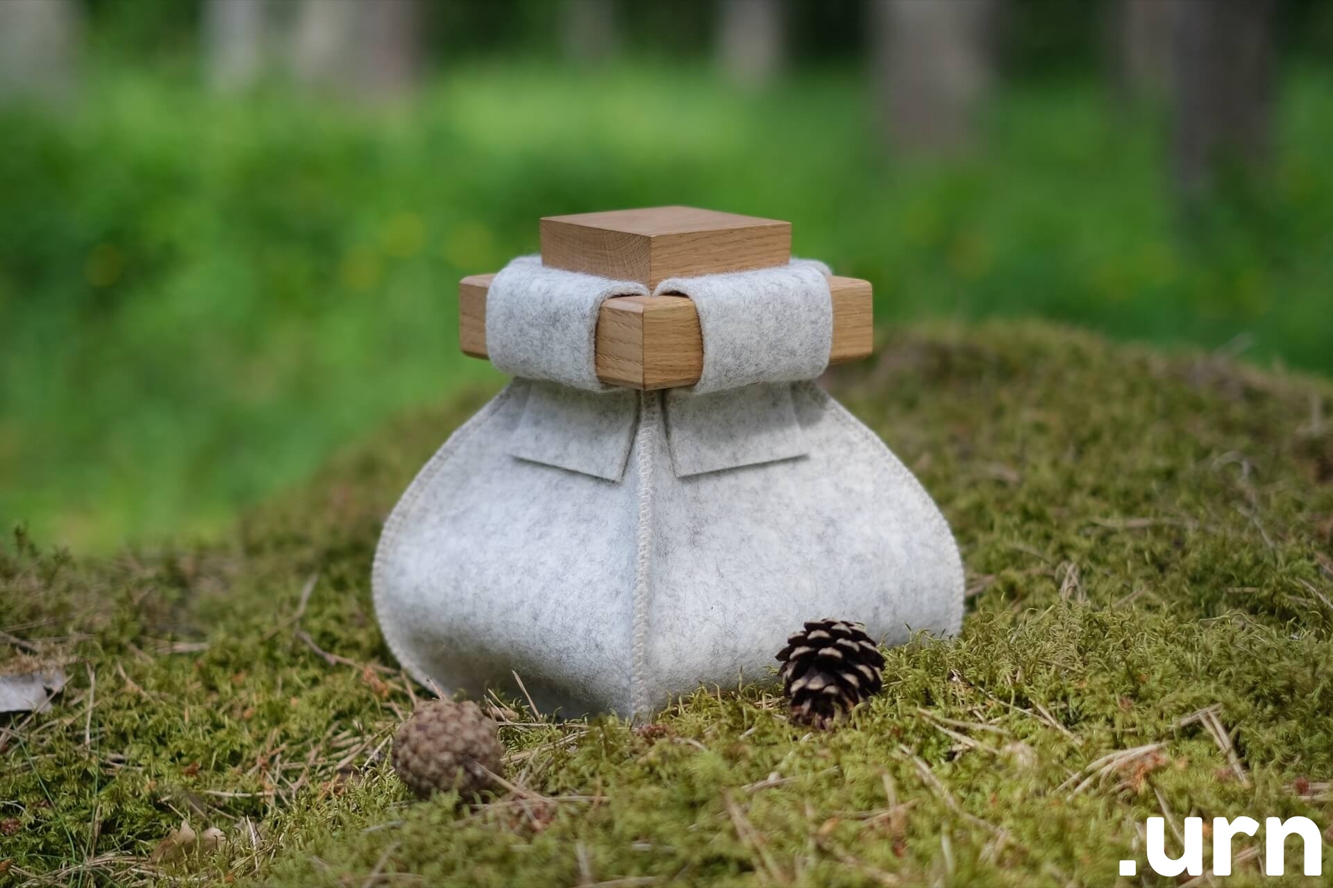 Ajatu Hele väike urn.jpg