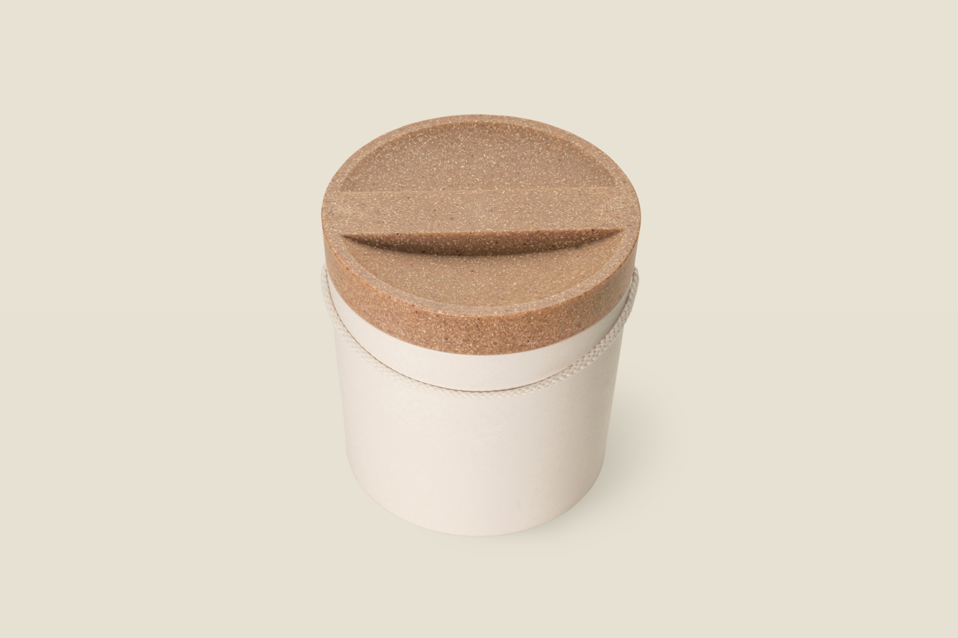Naturn-Kaarna_urn_white_natural_lid_s2.jpg