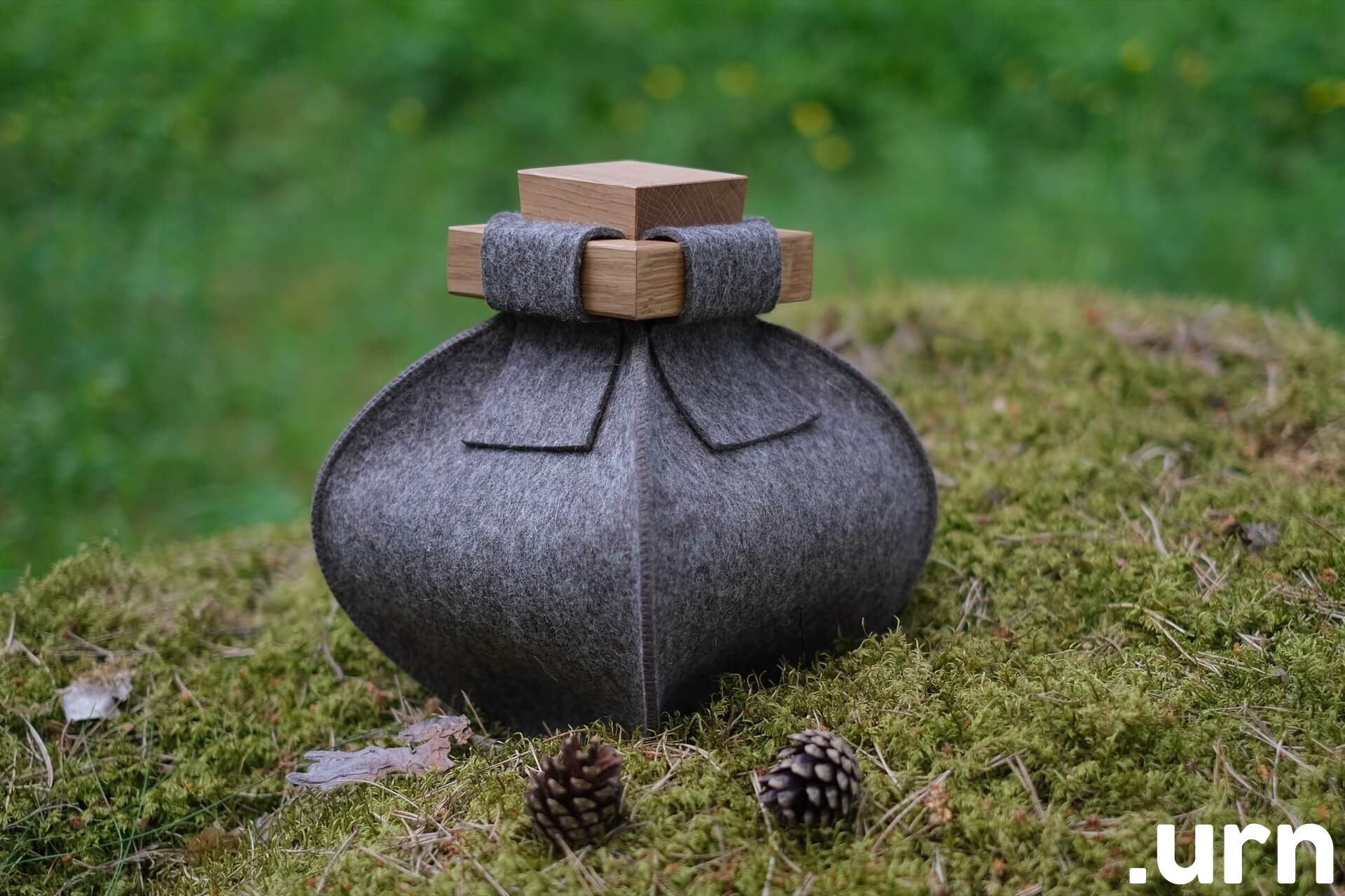 Puukoore Pruun suur urn.jpg