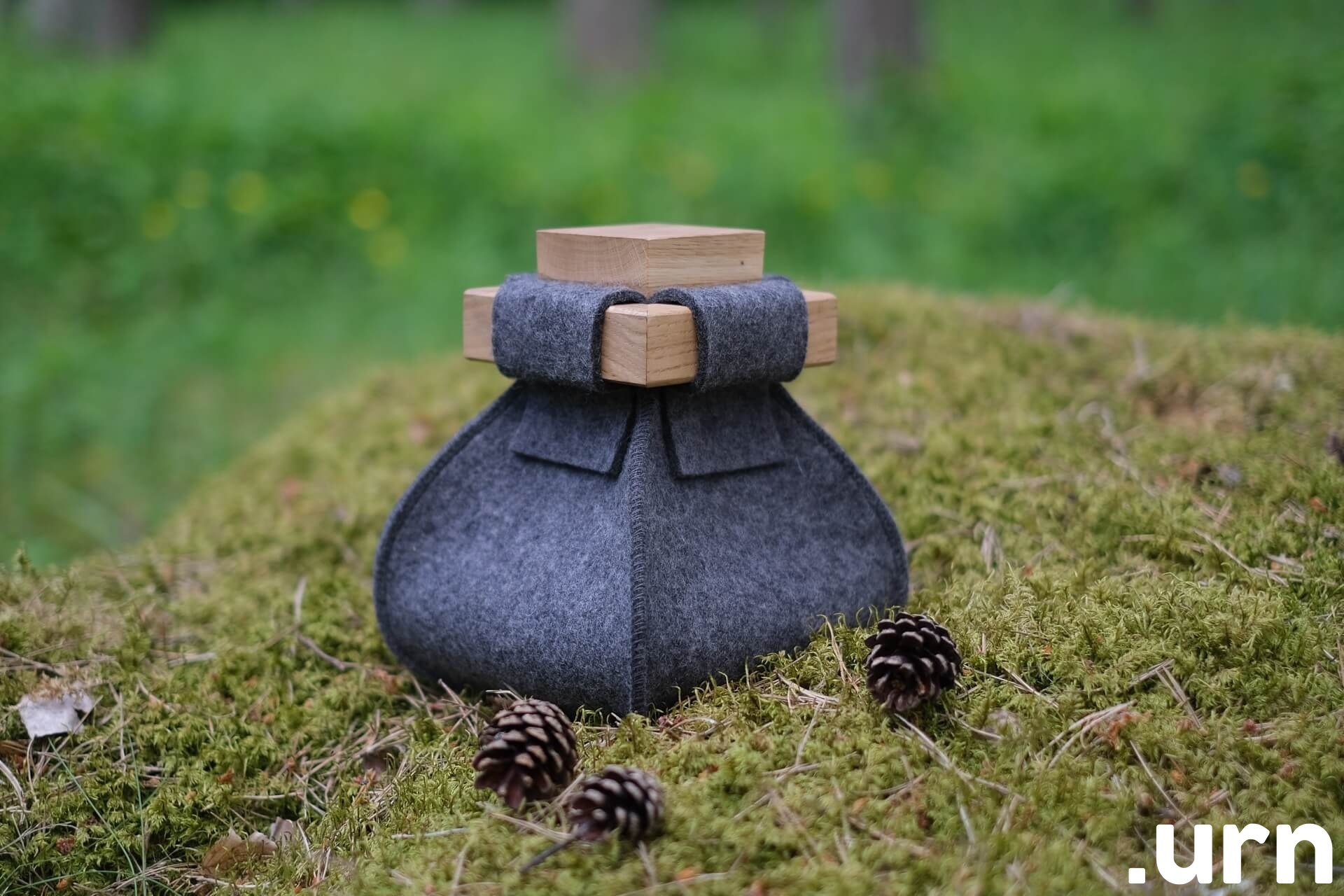 Sügav Hall väike urn.jpg