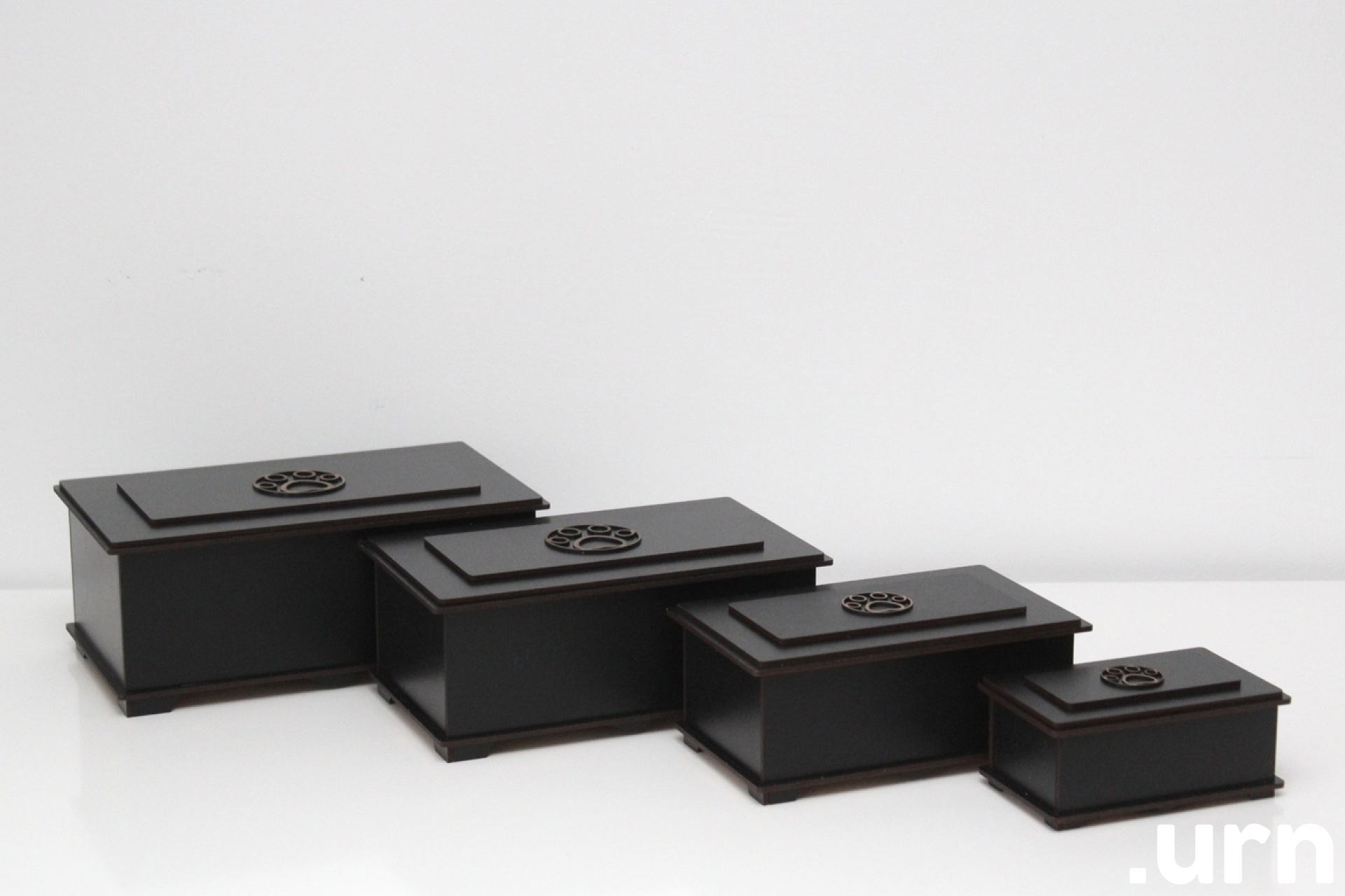 lemmiklooma urnid.JPG